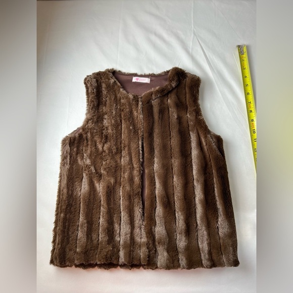 Macy's Girls Brown Faux Fur Vest - Size Large - Picture 1 of 9